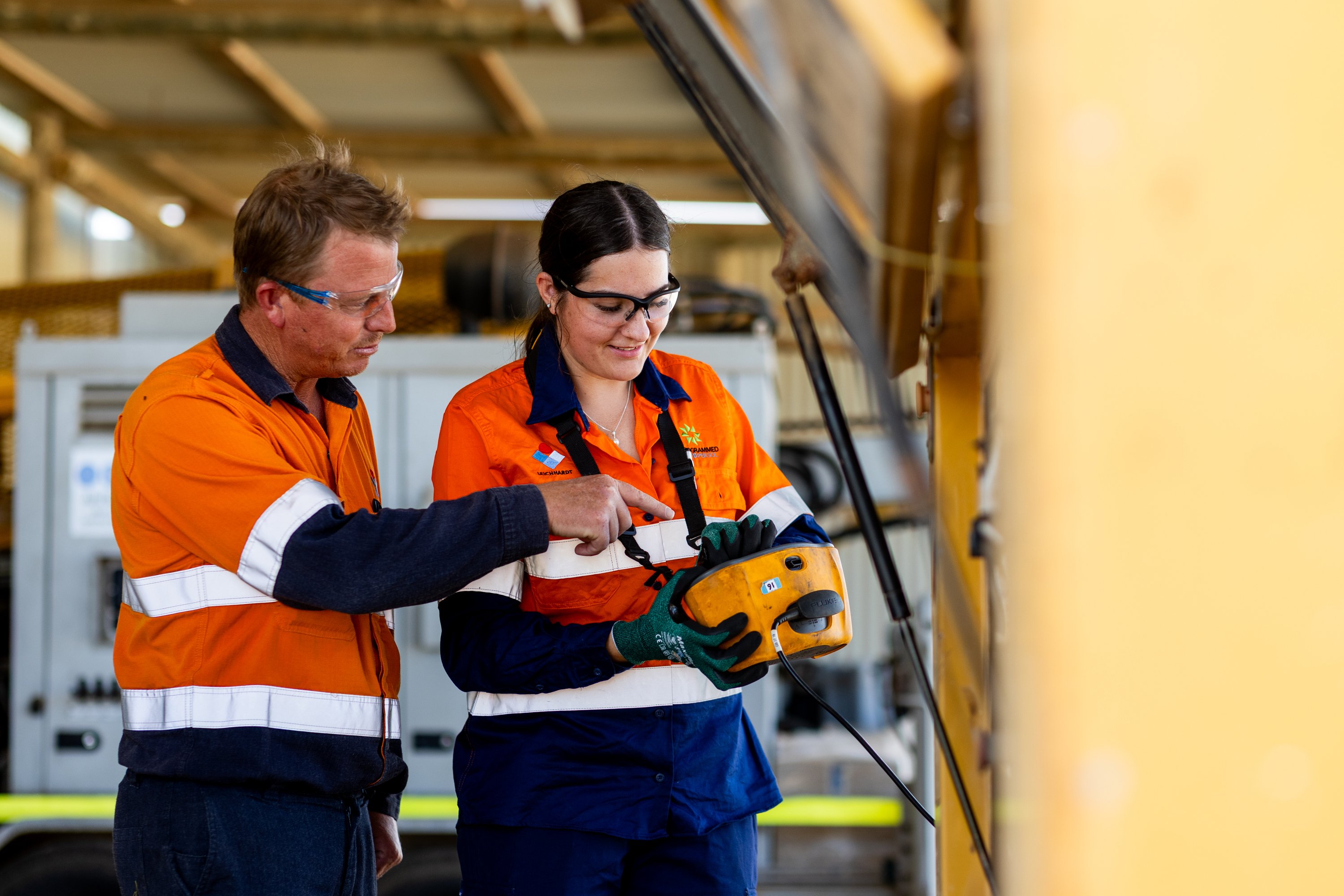 A Leichhardt team member mentoring a trainee on site at Lake Macleod, Carnarvon